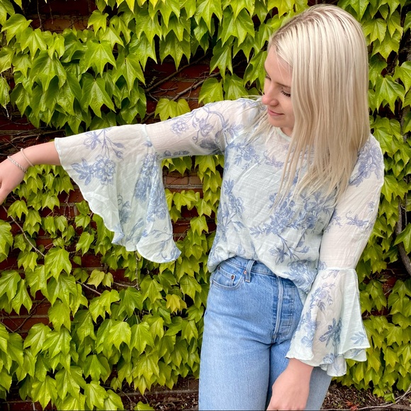 LC Lauren Conrad Tops - Lauren Conrad Bell Sleeve Floral Boho Top